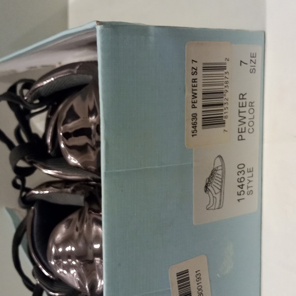 N.Y.L.A Y2K Metallic Sneakers in Pewter | size 7 or 6.5 US - Picture 4 of 8